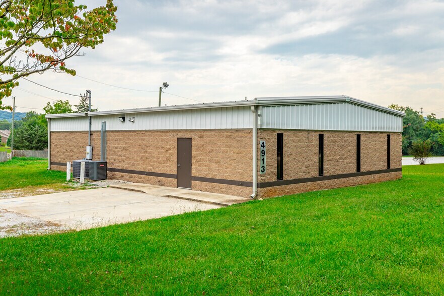 More Photos Of 4913 Adams Rd, Hixson Showroom For Sale