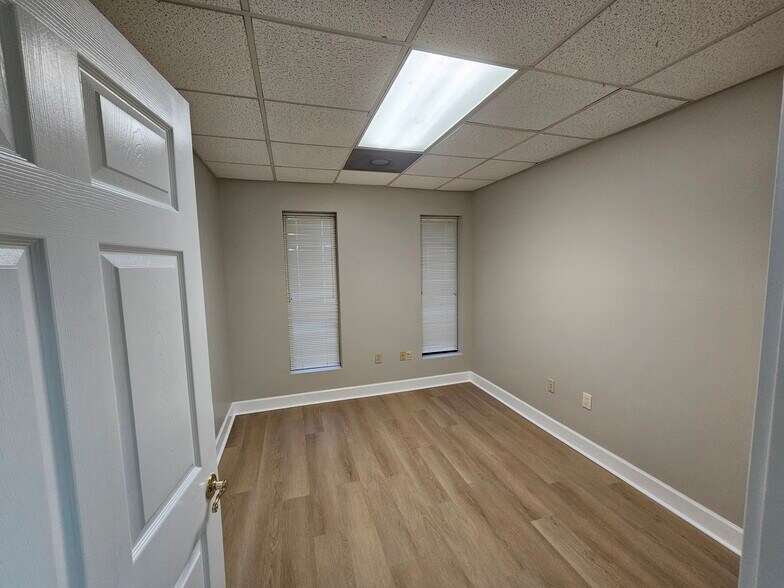 More Photos Of 135 Cecil Ct, Fayetteville Warehouse For Lease