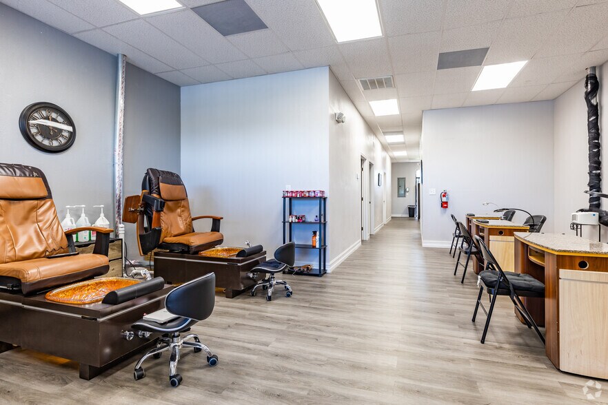 More Photos Of 2611 SW 19th Avenue Rd, Ocala Storefront For Lease