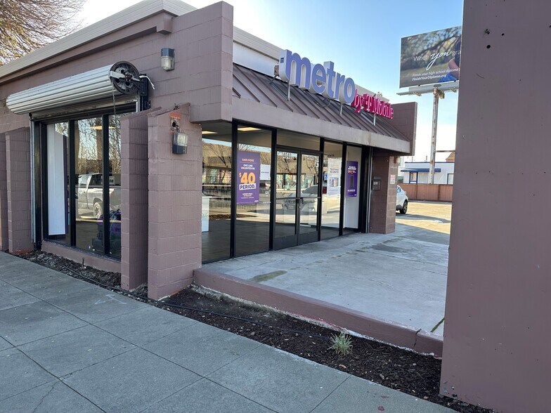 More Photos Of 4040 Macdonald Ave, Richmond Freestanding For Sale