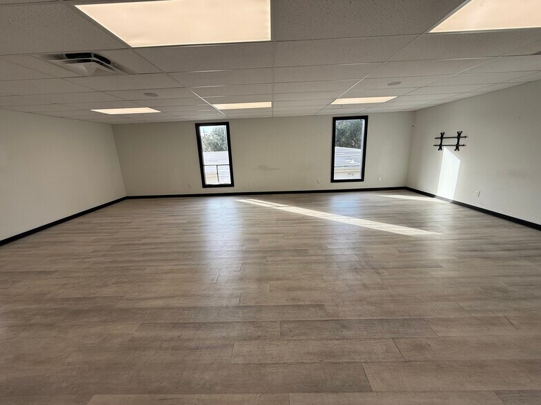 More Photos Of 6565 Beach Blvd, Jacksonville Loft Creative Space For Lease