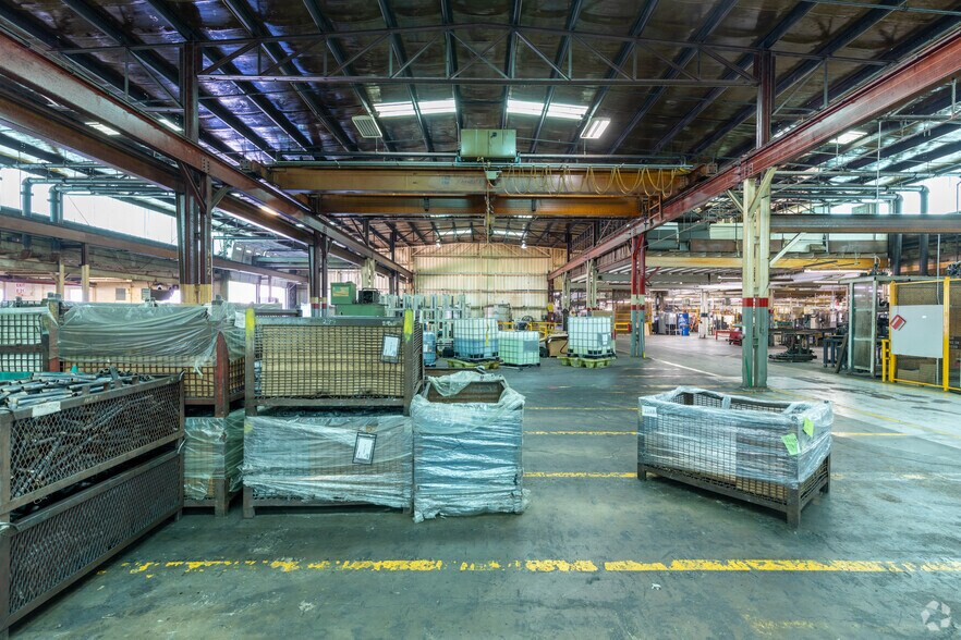 More Photos Of 401 E 5th St, Pinconning Distribution For Sale