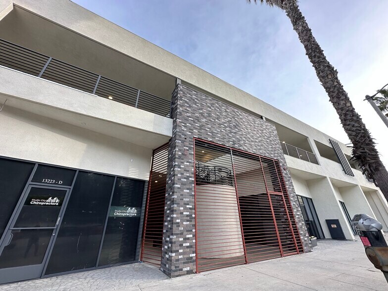 More Photos Of 13223 Ventura Blvd, Studio City Office For Lease