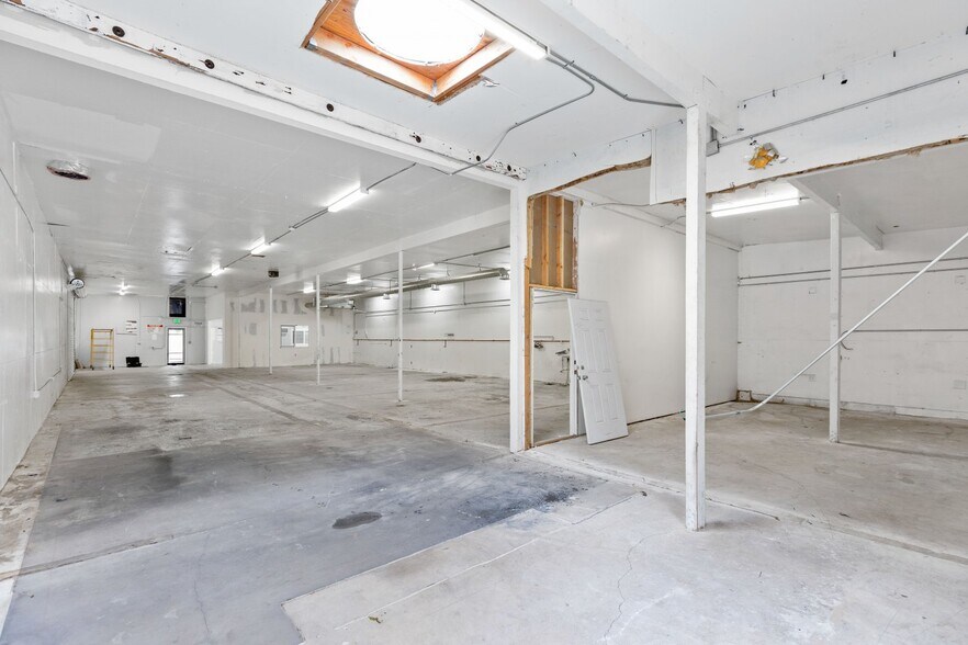 More Photos Of 11285 Goss St, Sun Valley Warehouse For Sale