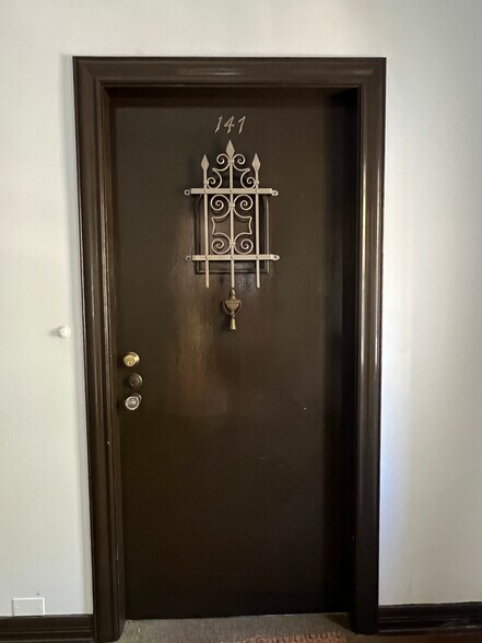 More Photos Of 143 N Sycamore Ave, Los Angeles Multifamily For Sale