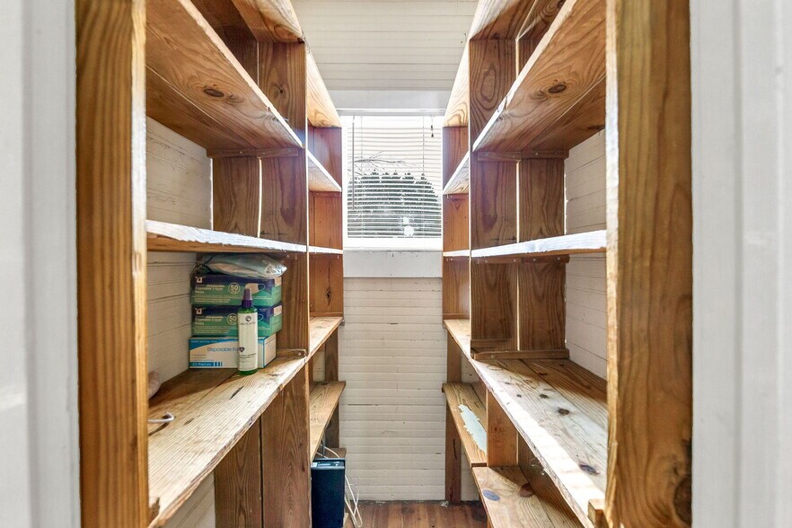 More Photos Of 104 State St, Greensboro Freestanding For Sale