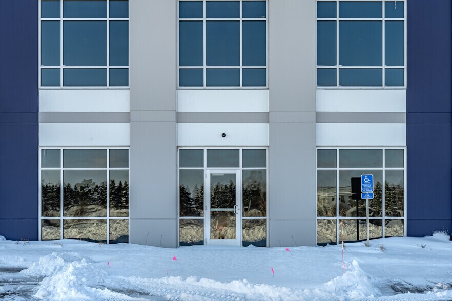 More Photos Of 1122X Hudson Rd, Woodbury Unknown For Lease