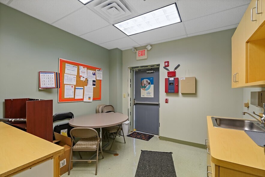 More Photos Of 192 Route 117 by Pass Rd, Bedford Hills Storefront For Lease