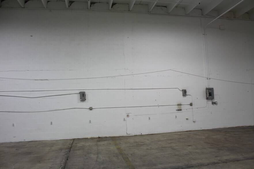 More Photos Of 1970 NW 70th Ave, Miami Warehouse For Lease
