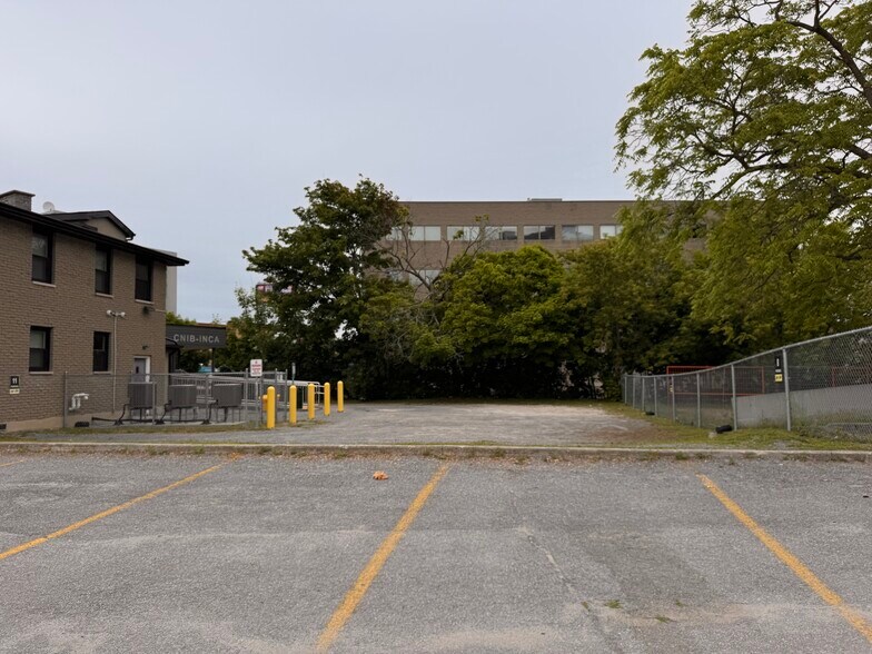 More Photos Of 826 Princess St, Kingston Office For Sale