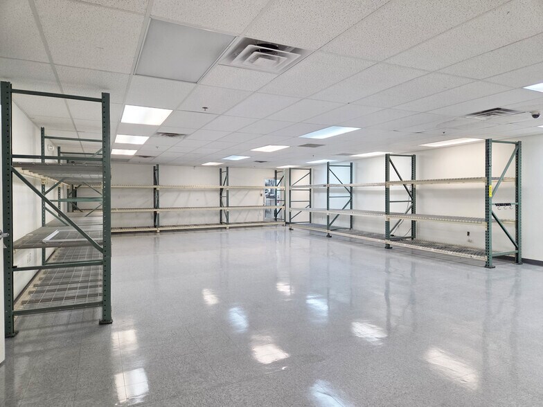 More Photos Of 1929 W Lone Cactus Dr, Phoenix Light Distribution For Sale