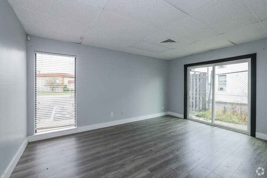 More Photos Of 4641 S Braden Ave, Tulsa Office For Sale