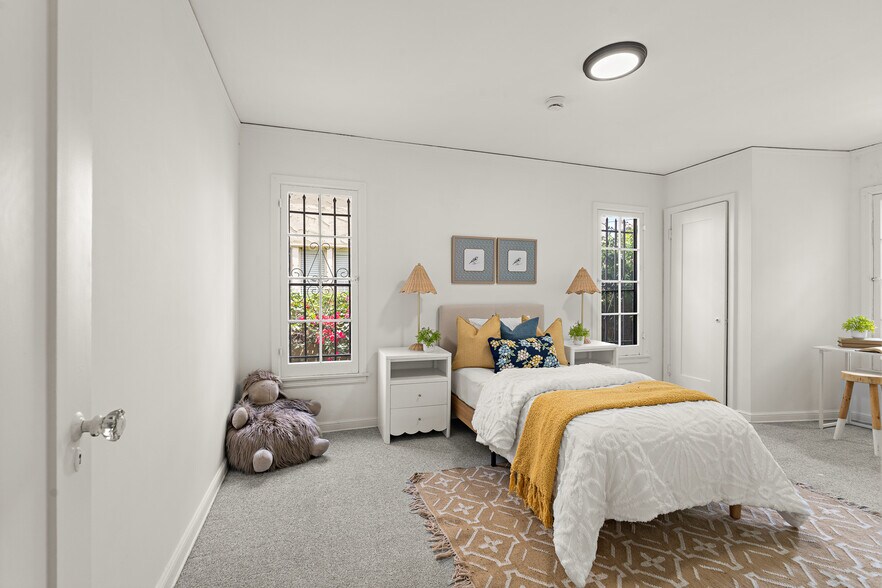 More Photos Of 1040 S Longwood Ave, Los Angeles Apartments For Sale