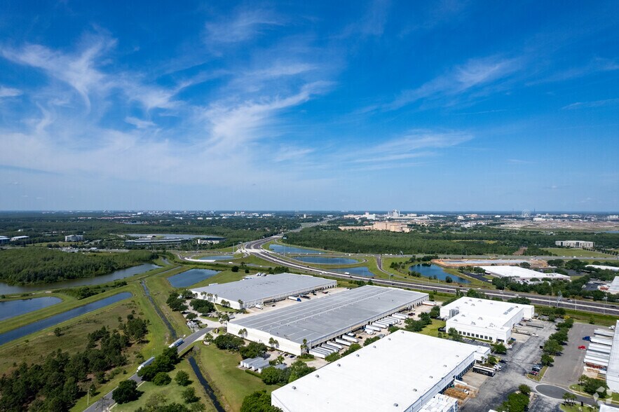More Photos Of 2501 Investors Row, Orlando Distribution For Lease