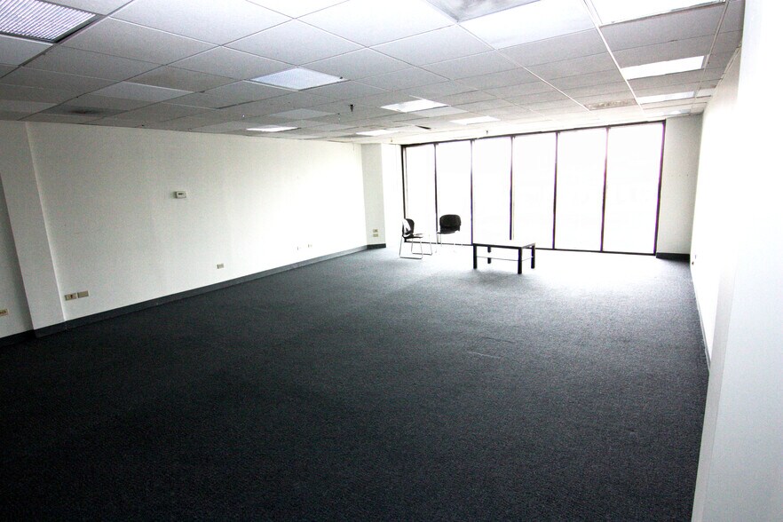 More Photos Of 1300 Irving Park Rd, Streamwood General Retail For Sale