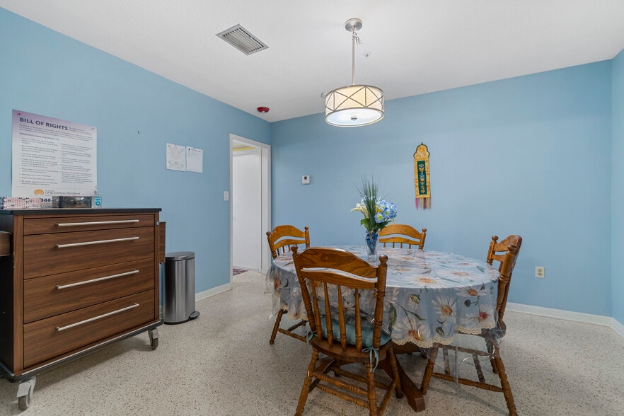 More Photos Of 207 W Wheeler Rd, Seffner Assisted Living For Sale