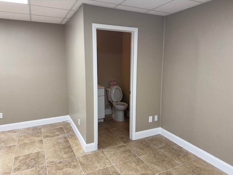 More Photos Of 1705 Colonial Blvd, Fort Myers Medical For Lease