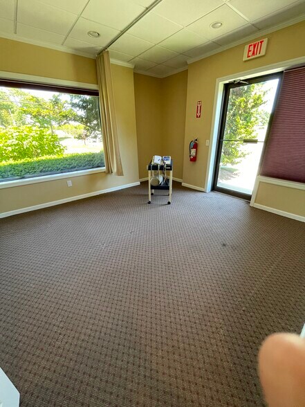More Photos Of 189 Main Rd, Riverhead Medical For Lease