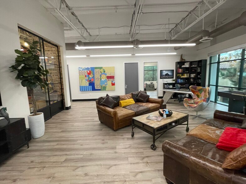 More Photos Of 27 Orchard Rd, Lake Forest Office For Sale