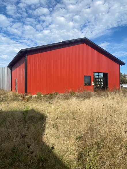 Primary Photo Of 200 Running Dogs Ln, Saint Helens Specialty For Sale