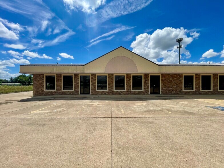More Photos Of 306-308 N 24th St, Rogers Storefront For Lease