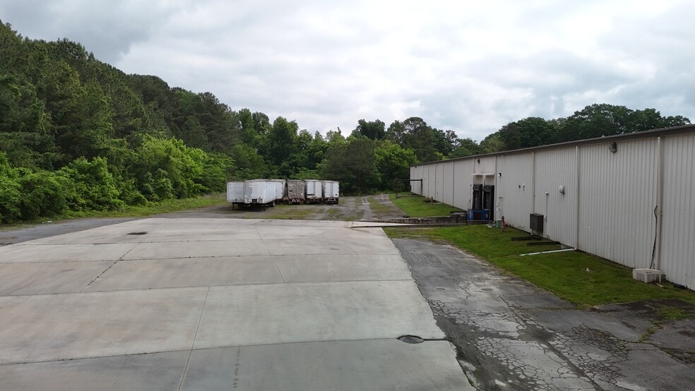 More Photos Of 2915 20th St NE, Cleveland Distribution For Lease