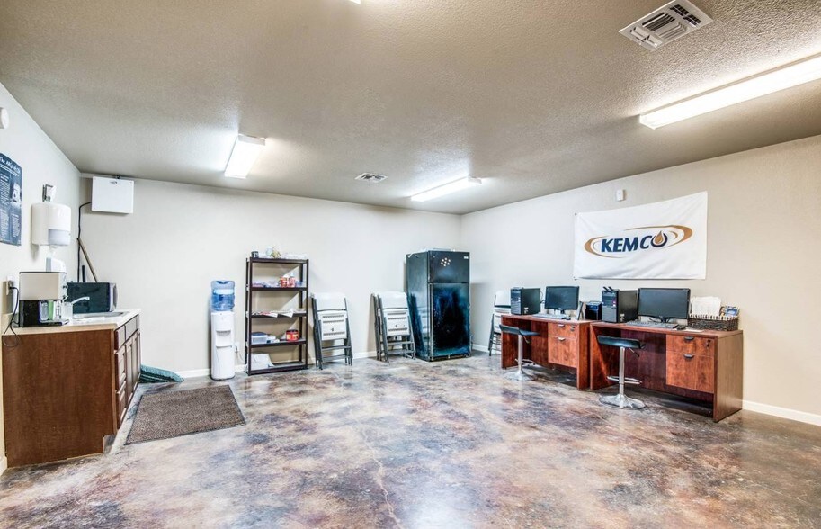 More Photos Of 2801 W Highway 72, Three Rivers Truck Terminal For Sale