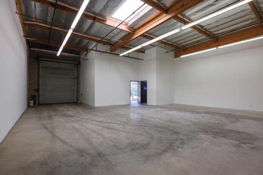 More Photos Of 2889 Bunsen Ave, Ventura Warehouse For Lease