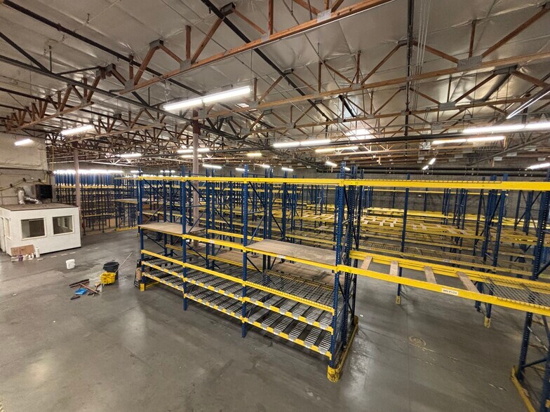 More Photos Of 1805 E McDowell Rd, Phoenix General Retail For Sale