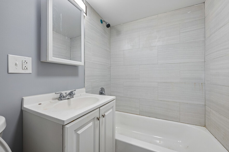 More Photos Of 5150 S Calumet Ave, Chicago Apartments For Sale