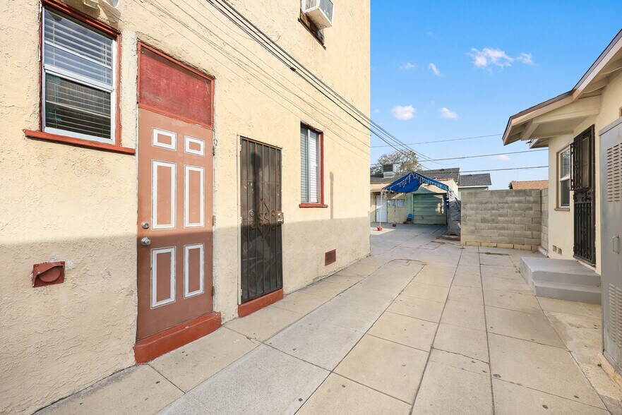 More Photos Of 960 Simmons Ave, Los Angeles Apartments For Sale