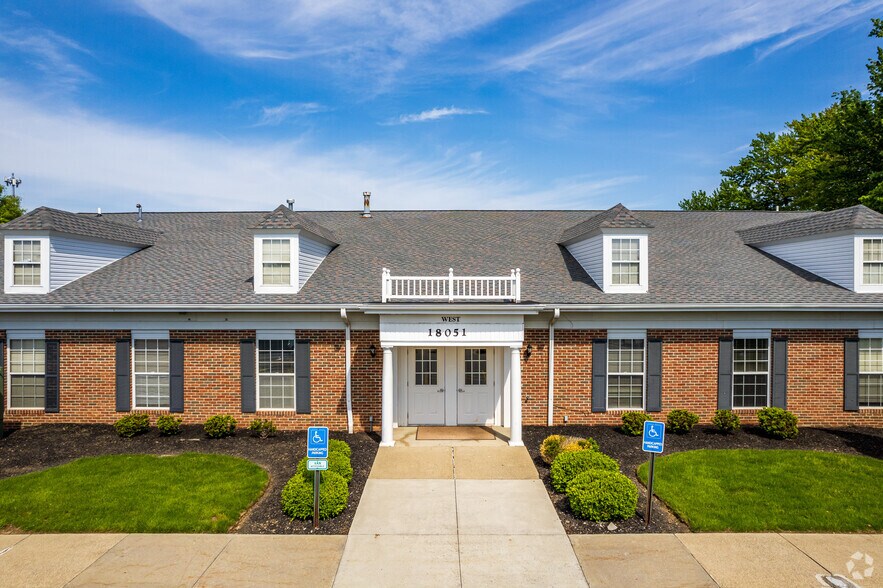 7010 Engle Rd, Middleburg Heights, OH 44130