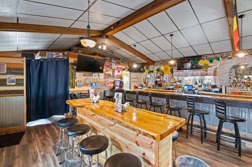 More Photos Of 1689 Day St, Greenleaf Restaurant For Sale