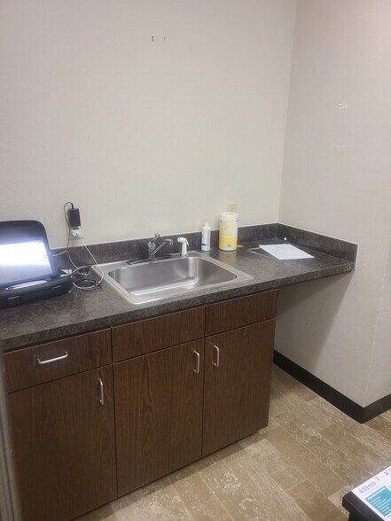 More Photos Of 17500 Highway 3, Webster Medical For Lease