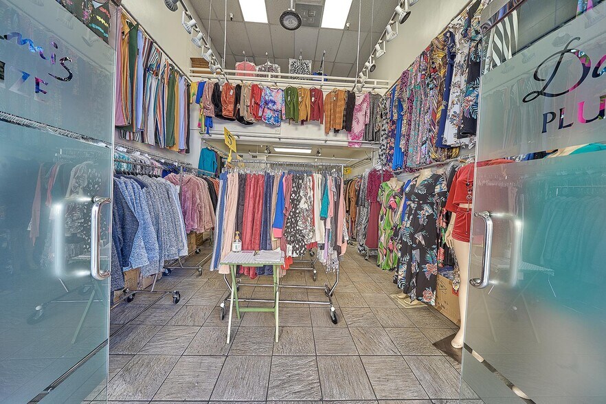 More Photos Of 1100 S San Pedro St, Los Angeles Storefront For Lease