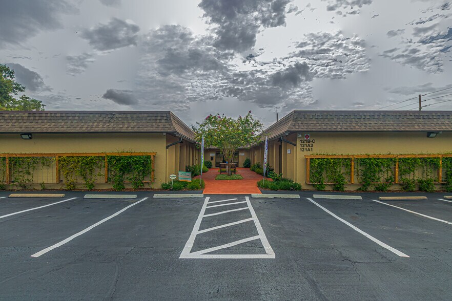 More Photos Of 119 W Plymouth Ave, Deland Unknown For Lease