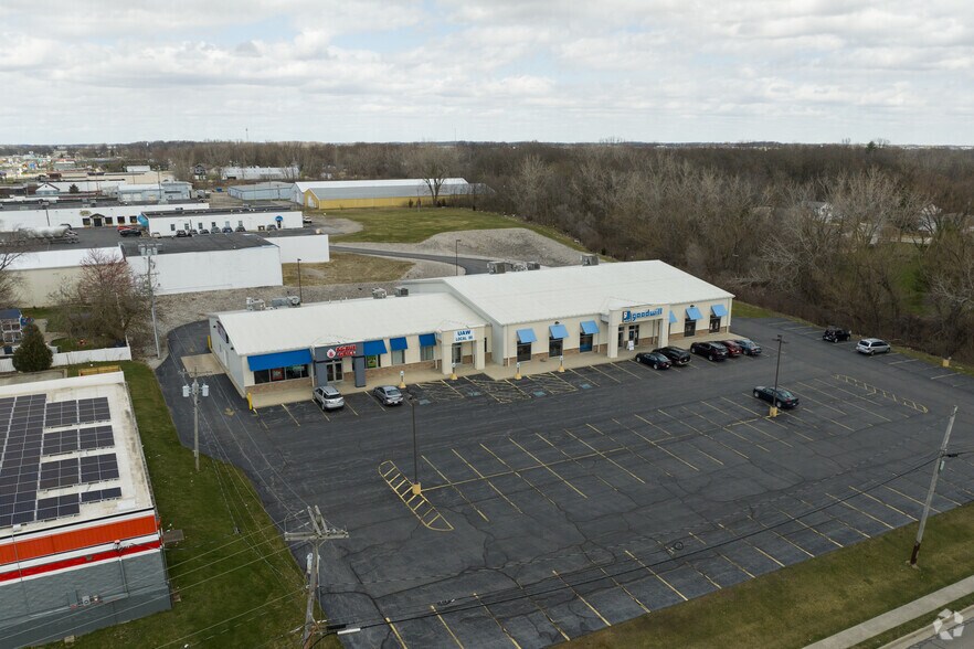 More Photos Of 240 Lagrange St, Napoleon Freestanding For Lease