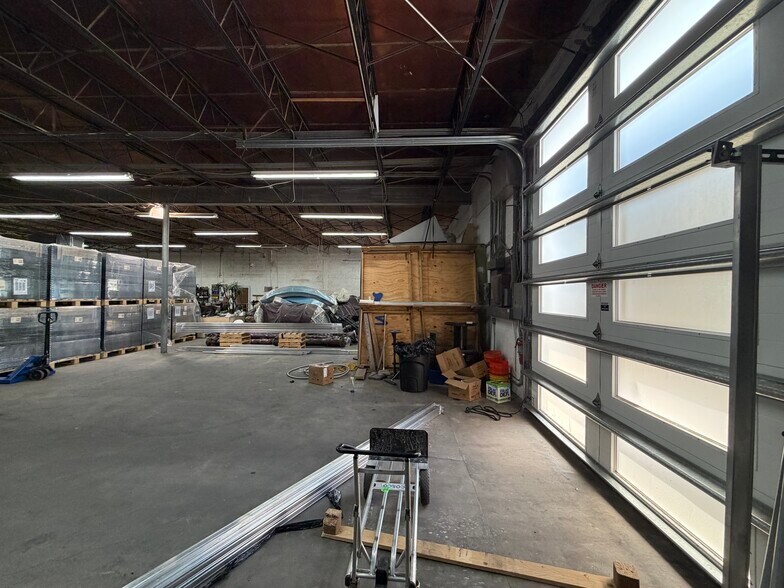 More Photos Of 3241-3249 NW 38th St, Miami Manufacturing For Sale