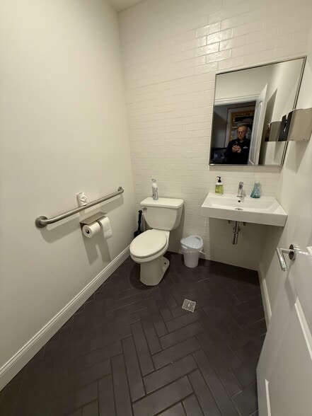 More Photos Of 106 N Aberdeen St, Chicago Office Residential For Sale