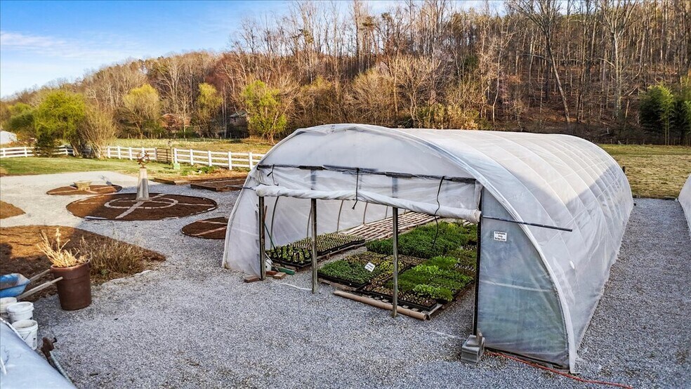 More Photos Of 1356 Coopers Cove Rd, Hardy Specialty For Sale