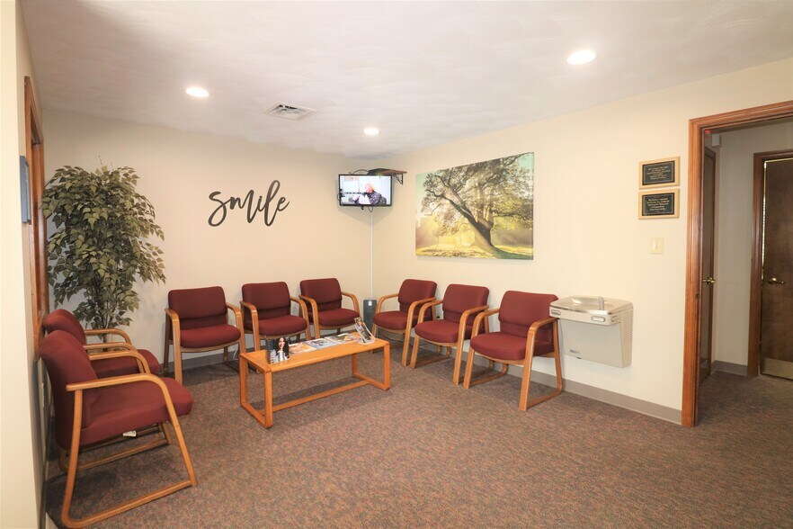 More Photos Of 1010-1090 N Market St, Troy Medical For Lease