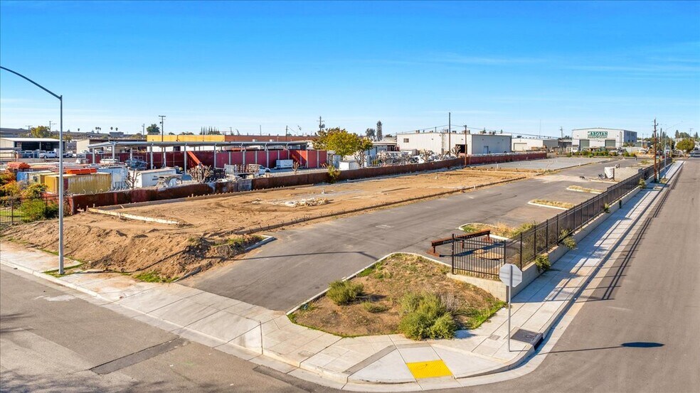 More Photos Of 4630 E Olive Ave, Fresno Warehouse For Sale
