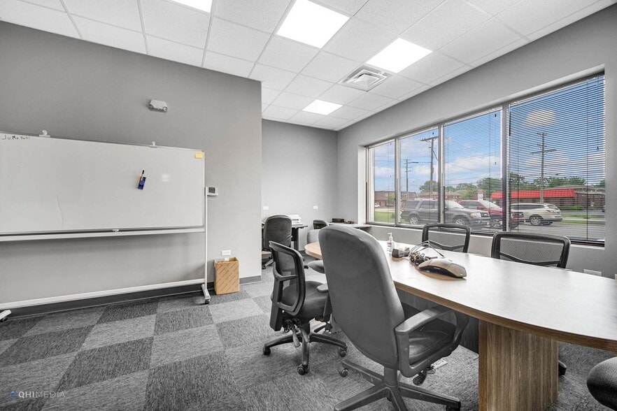 More Photos Of 1227 N Cedar Rd, New Lenox Office For Lease