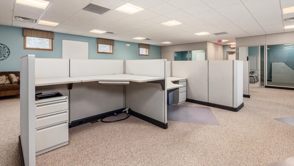 More Photos Of 172 S Friendship Dr, New Concord Medical For Sale