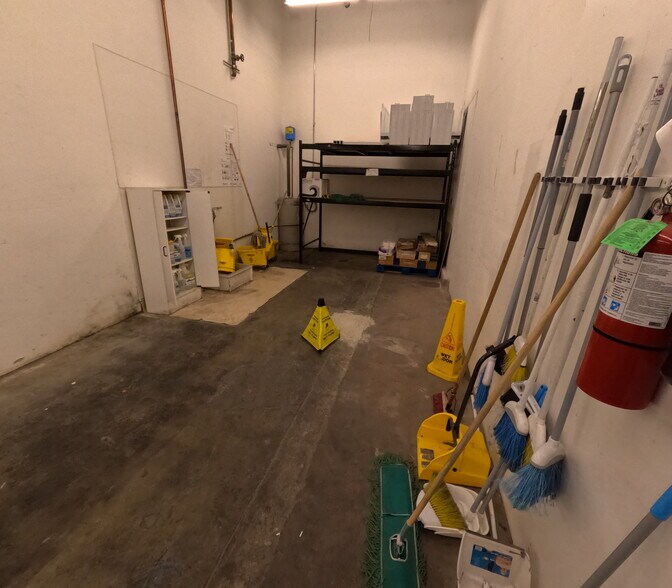 More Photos Of 8539 Elk Grove Blvd, Elk Grove Freestanding For Lease