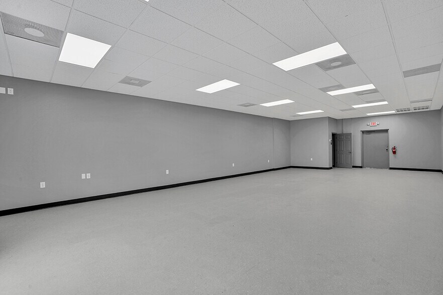 More Photos Of 1047 Murchison Rd, Fayetteville Unknown For Lease