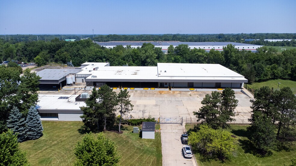 More Photos Of 21600 Drake Rd, Strongsville Warehouse For Lease