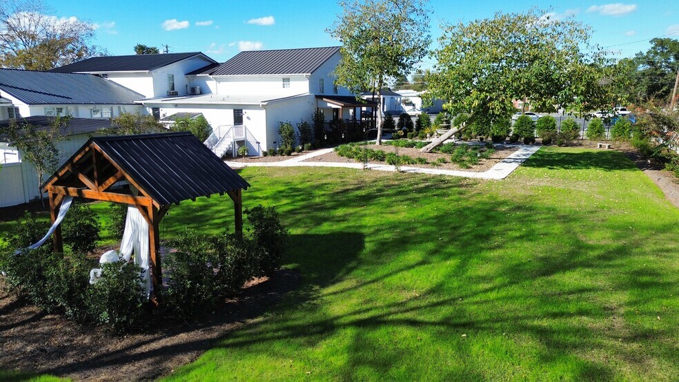 More Photos Of 102 Live Oak St, Tabor City Restaurant For Sale