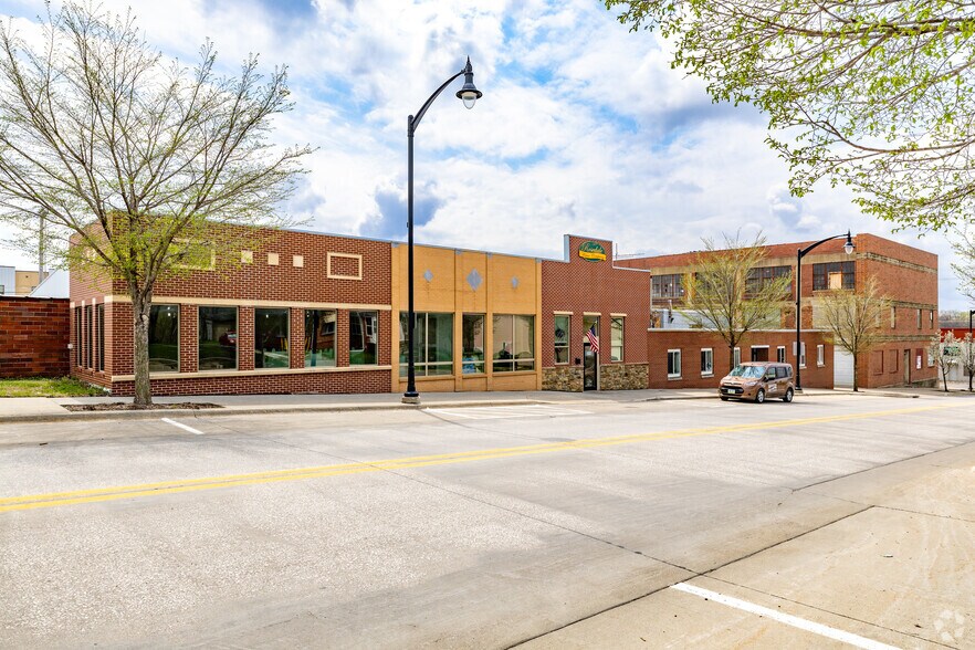 More Photos Of 301 1st Ave N, Fort Dodge Warehouse For Sale