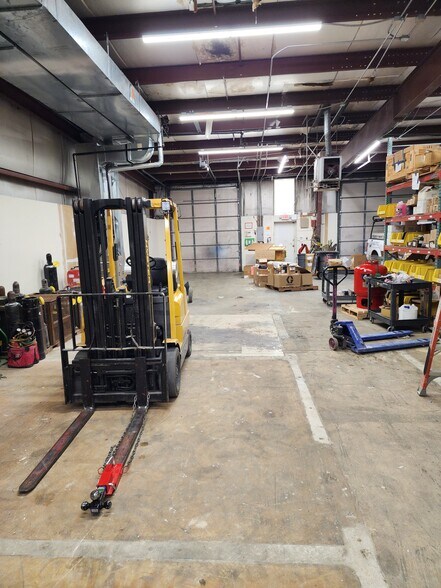 More Photos Of 9620 E State Route 350, Raytown Light Distribution For Sale